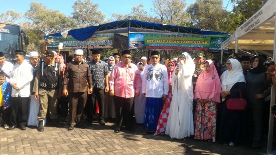 Mengucap Basmalah, Bupati Tantri Lepas CJH Probolinggo