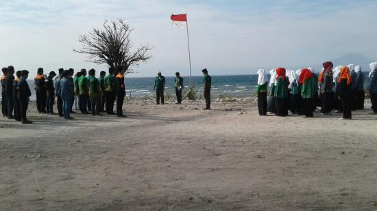 IPNU IPPNU KAB. PROBOLINGGO DAN SE-TAPAL KUDA UPACARA DI PULAU GILI