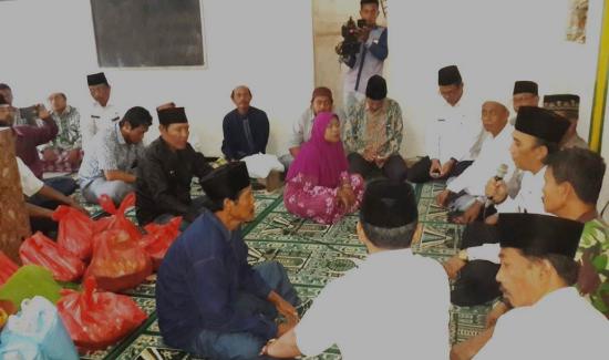 Dituduh Memiliki Ilmu Santet, Warga Pohsangit Lor Lakukan Sumpah Pocong