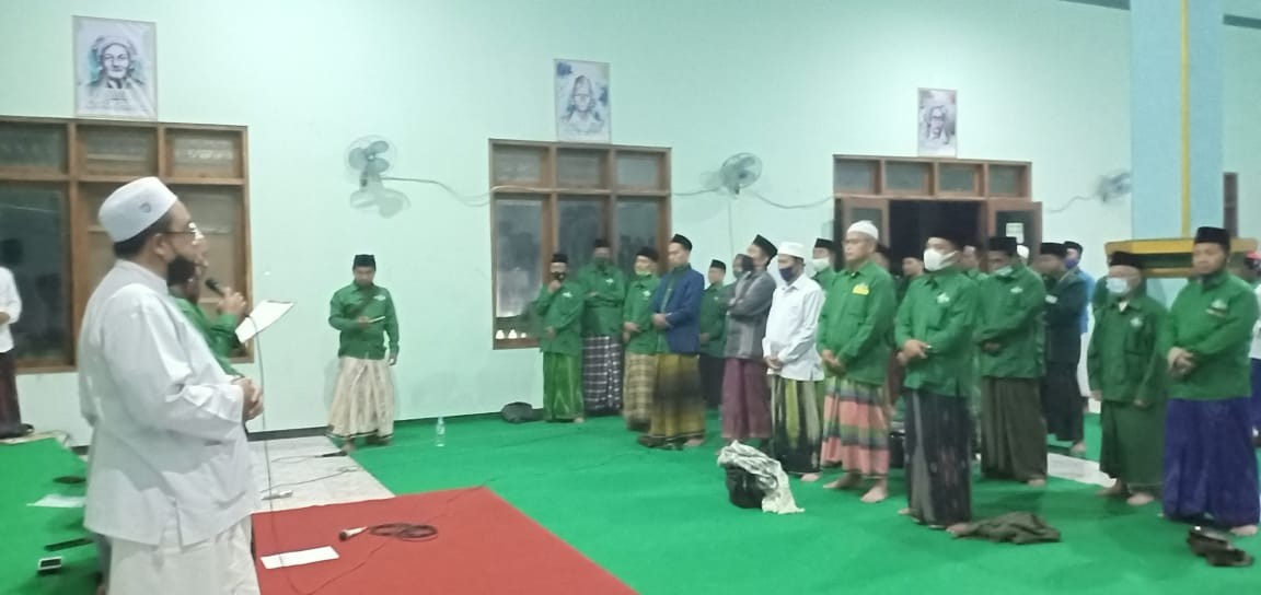 Malam Harlah ke-98 NU, Rois Syuriah PCNU Lantik Ketua Lembaga, Banom dan Pengurus MWCNU