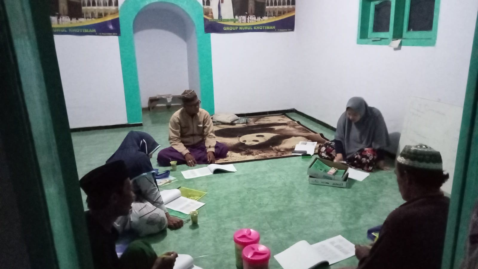 Kisah Perjuangan Fina Aryani Cerdaskan Warga Buta Aksara di Bantaran Probolinggo