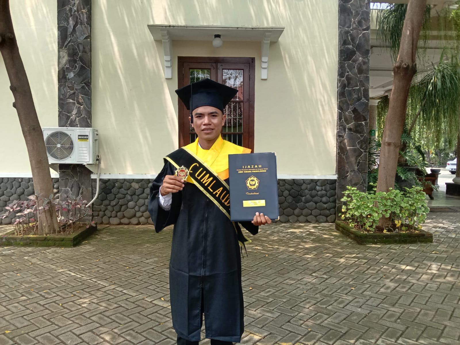 Ciptakan Aplikasi Surat Menyurat, Abdul Karim Terpilih Menjadi Salah Satu Mahasiswa Lulusan Terbaik 