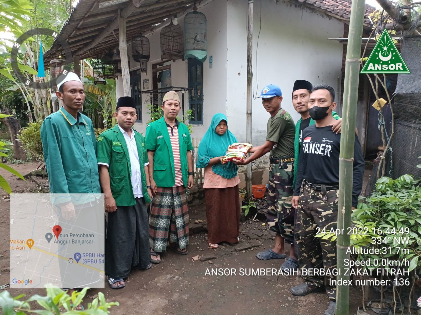 Ansor Sumberasih Salurkan Zakat dari Rumah ke Rumah