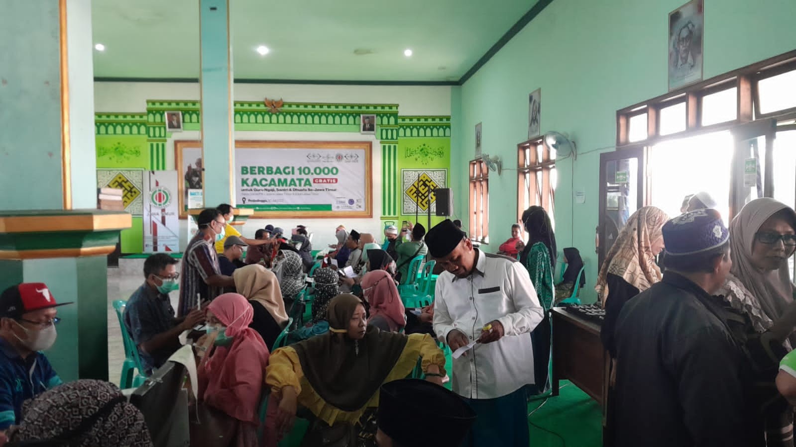 Lazisnu Probolinggo dan Iropin Jatim Bagikan 500 Kacamata Gratis