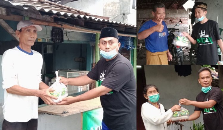 Jelang Baiat, Kader Baru GP Ansor Bagi-Bagi Sembako